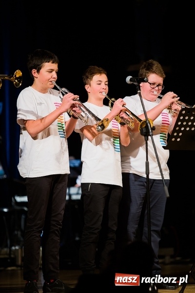 Zdjęcie w galerii na portalu naszraciborz.pl: Zgrana paka spod trzepaka - XVI Gwiazdka Serc za nami FOTOREPORTAŻ wiadomości z regionu
