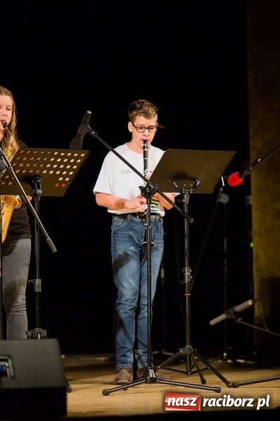 Zdjęcie w galerii na portalu naszraciborz.pl: Zgrana paka spod trzepaka - XVI Gwiazdka Serc za nami FOTOREPORTAŻ wiadomości z regionu
