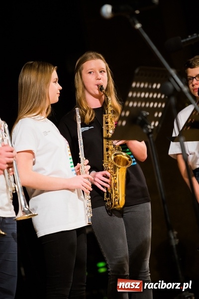 Zdjęcie w galerii na portalu naszraciborz.pl: Zgrana paka spod trzepaka - XVI Gwiazdka Serc za nami FOTOREPORTAŻ wiadomości z regionu