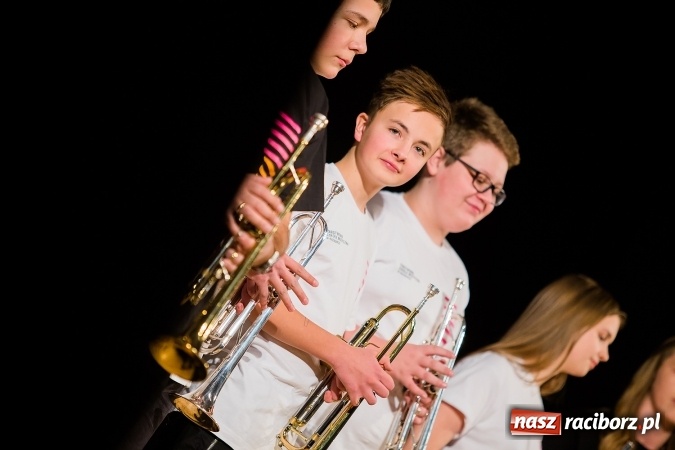 Zdjęcie w galerii na portalu naszraciborz.pl: Zgrana paka spod trzepaka - XVI Gwiazdka Serc za nami FOTOREPORTAŻ wiadomości z regionu