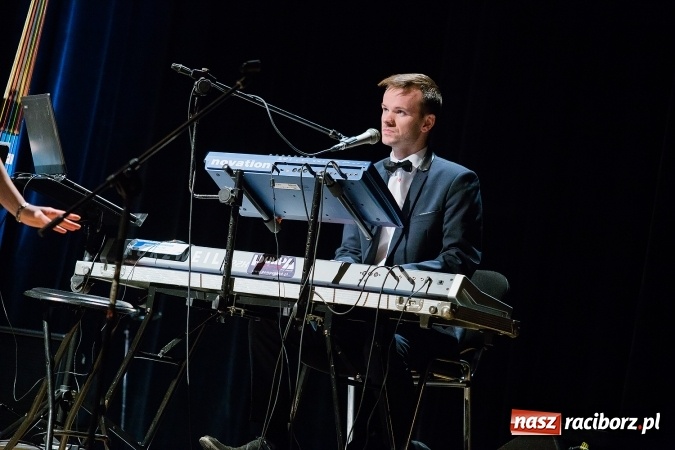 Zdjęcie w galerii na portalu naszraciborz.pl: Zgrana paka spod trzepaka - XVI Gwiazdka Serc za nami FOTOREPORTAŻ wiadomości z regionu