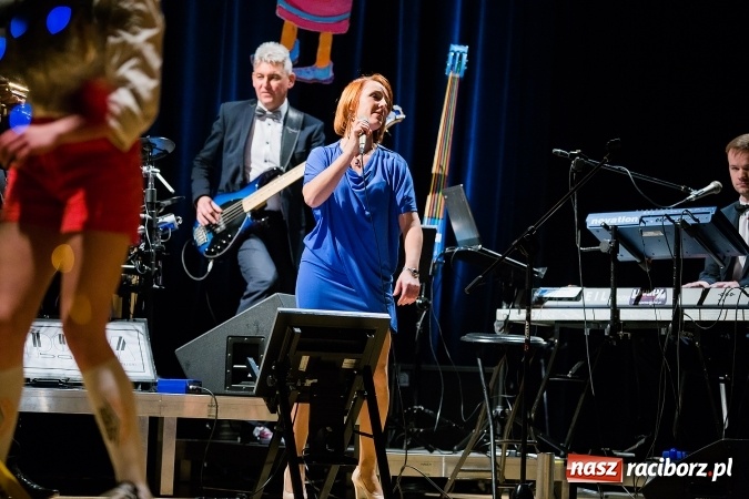 Zdjęcie w galerii na portalu naszraciborz.pl: Zgrana paka spod trzepaka - XVI Gwiazdka Serc za nami FOTOREPORTAŻ wiadomości z regionu