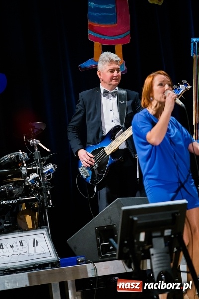 Zdjęcie w galerii na portalu naszraciborz.pl: Zgrana paka spod trzepaka - XVI Gwiazdka Serc za nami FOTOREPORTAŻ wiadomości z regionu