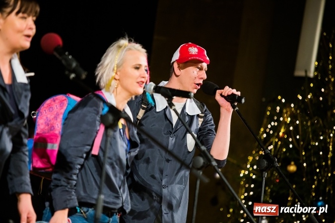 Zdjęcie w galerii na portalu naszraciborz.pl: Zgrana paka spod trzepaka - XVI Gwiazdka Serc za nami FOTOREPORTAŻ wiadomości z regionu