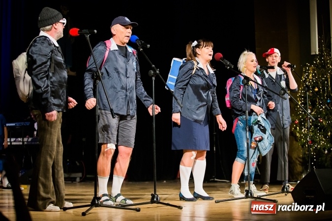 Zdjęcie w galerii na portalu naszraciborz.pl: Zgrana paka spod trzepaka - XVI Gwiazdka Serc za nami FOTOREPORTAŻ wiadomości z regionu