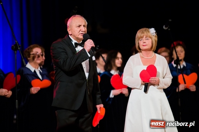 Zdjęcie w galerii na portalu naszraciborz.pl: Zgrana paka spod trzepaka - XVI Gwiazdka Serc za nami FOTOREPORTAŻ wiadomości z regionu