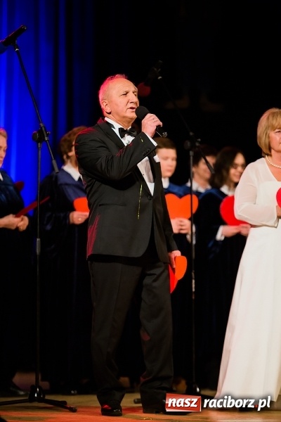 Zdjęcie w galerii na portalu naszraciborz.pl: Zgrana paka spod trzepaka - XVI Gwiazdka Serc za nami FOTOREPORTAŻ wiadomości z regionu