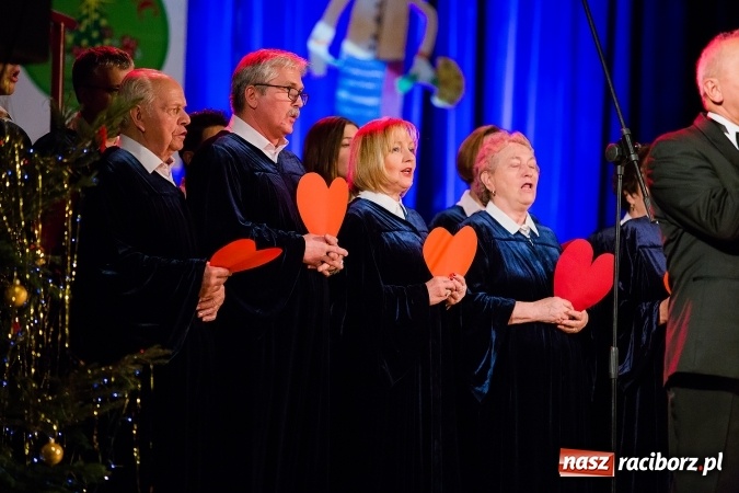 Zdjęcie w galerii na portalu naszraciborz.pl: Zgrana paka spod trzepaka - XVI Gwiazdka Serc za nami FOTOREPORTAŻ wiadomości z regionu