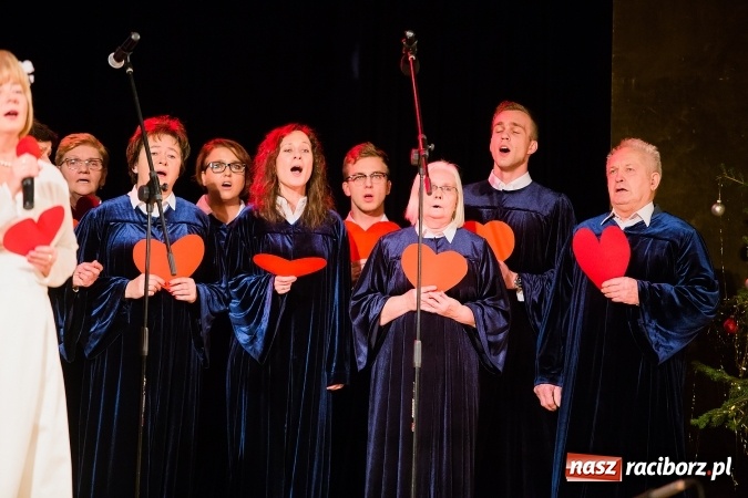 Zdjęcie w galerii na portalu naszraciborz.pl: Zgrana paka spod trzepaka - XVI Gwiazdka Serc za nami FOTOREPORTAŻ wiadomości z regionu