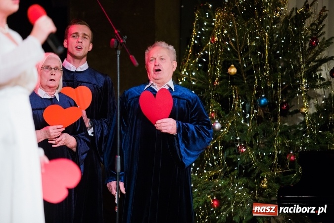 Zdjęcie w galerii na portalu naszraciborz.pl: Zgrana paka spod trzepaka - XVI Gwiazdka Serc za nami FOTOREPORTAŻ wiadomości z regionu