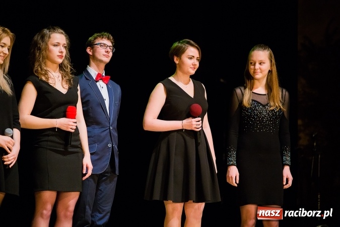 Zdjęcie w galerii na portalu naszraciborz.pl: Zgrana paka spod trzepaka - XVI Gwiazdka Serc za nami FOTOREPORTAŻ wiadomości z regionu