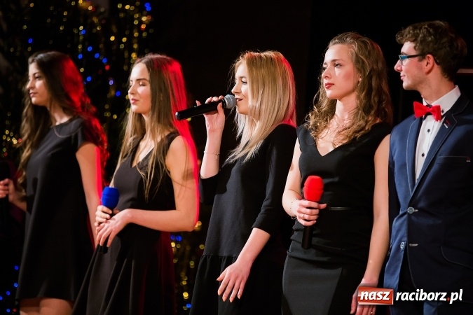 Zdjęcie w galerii na portalu naszraciborz.pl: Zgrana paka spod trzepaka - XVI Gwiazdka Serc za nami FOTOREPORTAŻ wiadomości z regionu