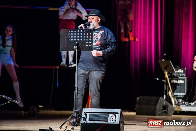 Zdjęcie w galerii na portalu naszraciborz.pl: Zgrana paka spod trzepaka - XVI Gwiazdka Serc za nami FOTOREPORTAŻ wiadomości z regionu