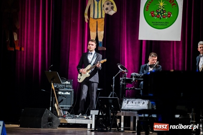 Zdjęcie w galerii na portalu naszraciborz.pl: Zgrana paka spod trzepaka - XVI Gwiazdka Serc za nami FOTOREPORTAŻ wiadomości z regionu