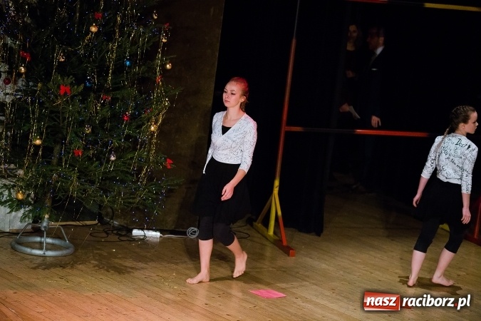 Zdjęcie w galerii na portalu naszraciborz.pl: Zgrana paka spod trzepaka - XVI Gwiazdka Serc za nami FOTOREPORTAŻ wiadomości z regionu