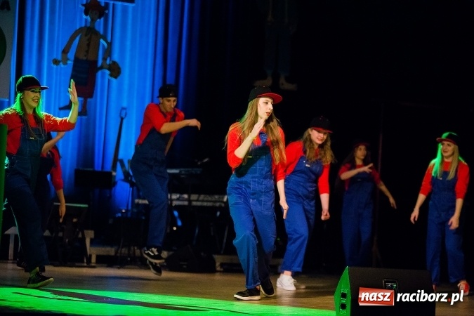 Zdjęcie w galerii na portalu naszraciborz.pl: Zgrana paka spod trzepaka - XVI Gwiazdka Serc za nami FOTOREPORTAŻ wiadomości z regionu