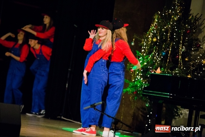 Zdjęcie w galerii na portalu naszraciborz.pl: Zgrana paka spod trzepaka - XVI Gwiazdka Serc za nami FOTOREPORTAŻ wiadomości z regionu