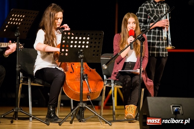 Zdjęcie w galerii na portalu naszraciborz.pl: Zgrana paka spod trzepaka - XVI Gwiazdka Serc za nami FOTOREPORTAŻ wiadomości z regionu