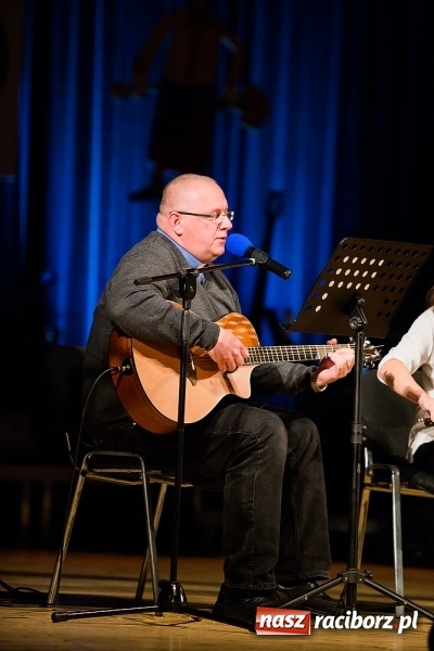 Zdjęcie w galerii na portalu naszraciborz.pl: Zgrana paka spod trzepaka - XVI Gwiazdka Serc za nami FOTOREPORTAŻ wiadomości z regionu