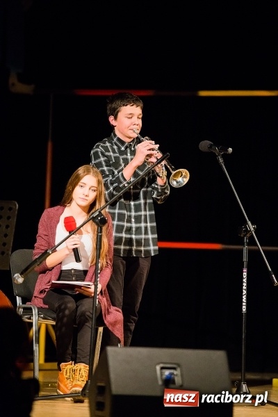 Zdjęcie w galerii na portalu naszraciborz.pl: Zgrana paka spod trzepaka - XVI Gwiazdka Serc za nami FOTOREPORTAŻ wiadomości z regionu