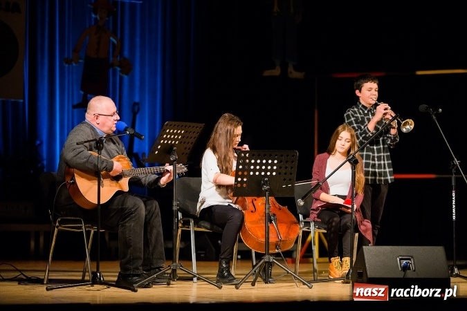 Zdjęcie w galerii na portalu naszraciborz.pl: Zgrana paka spod trzepaka - XVI Gwiazdka Serc za nami FOTOREPORTAŻ wiadomości z regionu