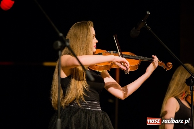 Zdjęcie w galerii na portalu naszraciborz.pl: Zgrana paka spod trzepaka - XVI Gwiazdka Serc za nami FOTOREPORTAŻ wiadomości z regionu