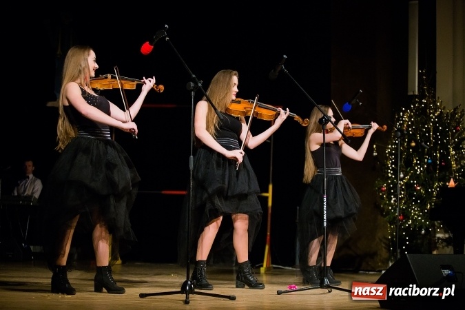 Zdjęcie w galerii na portalu naszraciborz.pl: Zgrana paka spod trzepaka - XVI Gwiazdka Serc za nami FOTOREPORTAŻ wiadomości z regionu