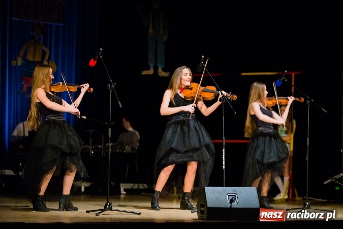 Zdjęcie w galerii na portalu naszraciborz.pl: Zgrana paka spod trzepaka - XVI Gwiazdka Serc za nami FOTOREPORTAŻ wiadomości z regionu