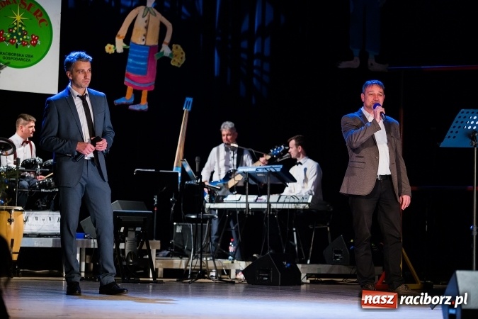 Zdjęcie w galerii na portalu naszraciborz.pl: Zgrana paka spod trzepaka - XVI Gwiazdka Serc za nami FOTOREPORTAŻ wiadomości z regionu