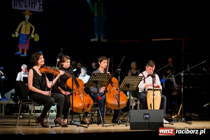 Zdjęcie w galerii na portalu naszraciborz.pl: Zgrana paka spod trzepaka - XVI Gwiazdka Serc za nami FOTOREPORTAŻ wiadomości z regionu