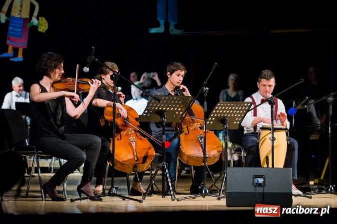 Zdjęcie w galerii na portalu naszraciborz.pl: Zgrana paka spod trzepaka - XVI Gwiazdka Serc za nami FOTOREPORTAŻ wiadomości z regionu