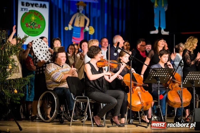 Zdjęcie w galerii na portalu naszraciborz.pl: Zgrana paka spod trzepaka - XVI Gwiazdka Serc za nami FOTOREPORTAŻ wiadomości z regionu