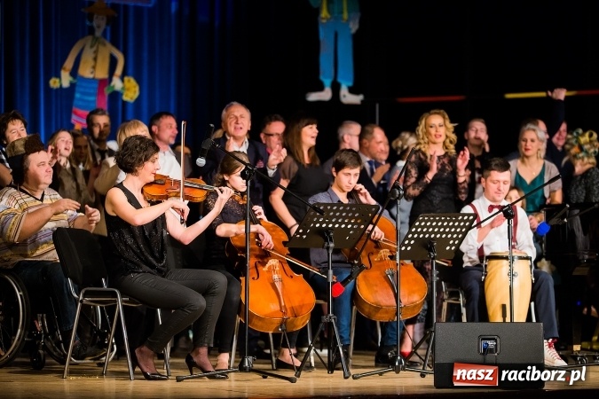 Zdjęcie w galerii na portalu naszraciborz.pl: Zgrana paka spod trzepaka - XVI Gwiazdka Serc za nami FOTOREPORTAŻ wiadomości z regionu