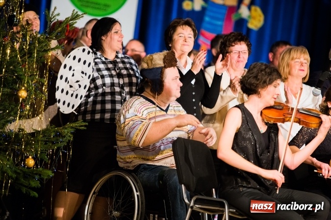 Zdjęcie w galerii na portalu naszraciborz.pl: Zgrana paka spod trzepaka - XVI Gwiazdka Serc za nami FOTOREPORTAŻ wiadomości z regionu