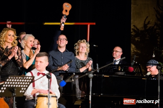 Zdjęcie w galerii na portalu naszraciborz.pl: Zgrana paka spod trzepaka - XVI Gwiazdka Serc za nami FOTOREPORTAŻ wiadomości z regionu