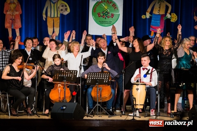 Zdjęcie w galerii na portalu naszraciborz.pl: Zgrana paka spod trzepaka - XVI Gwiazdka Serc za nami FOTOREPORTAŻ wiadomości z regionu