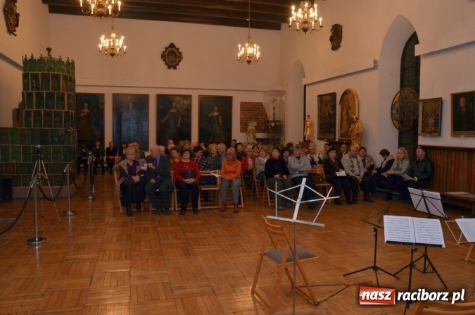 Zdjęcie w galerii na portalu naszraciborz.pl: Przedświąteczne muzyczne klimaty w Muzeum  wiadomości z regionu