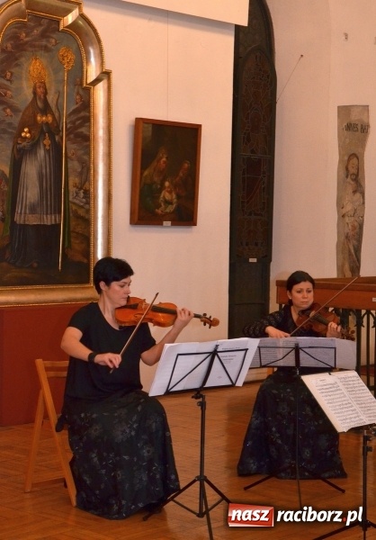 Zdjęcie w galerii na portalu naszraciborz.pl: Przedświąteczne muzyczne klimaty w Muzeum  wiadomości z regionu