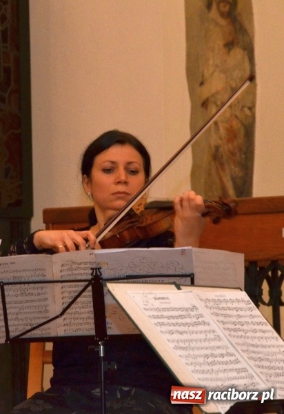Zdjęcie w galerii na portalu naszraciborz.pl: Przedświąteczne muzyczne klimaty w Muzeum  wiadomości z regionu