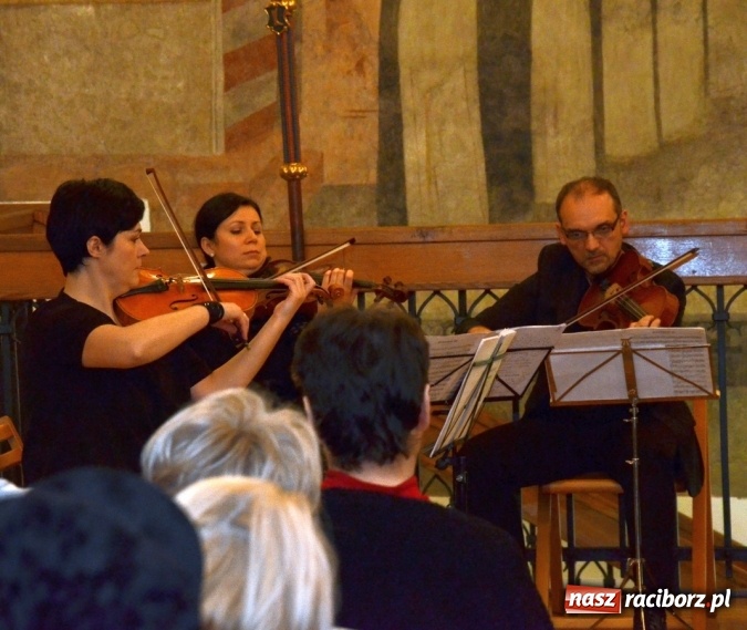 Zdjęcie w galerii na portalu naszraciborz.pl: Przedświąteczne muzyczne klimaty w Muzeum  wiadomości z regionu