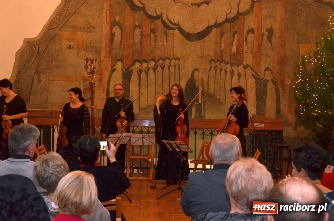 Zdjęcie w galerii na portalu naszraciborz.pl: Przedświąteczne muzyczne klimaty w Muzeum  wiadomości z regionu