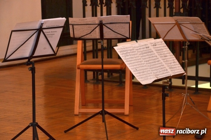 Zdjęcie w galerii na portalu naszraciborz.pl: Przedświąteczne muzyczne klimaty w Muzeum  wiadomości z regionu