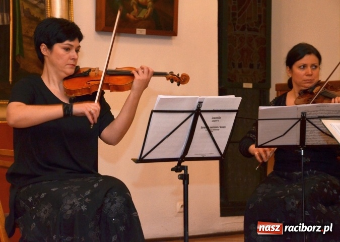 Zdjęcie w galerii na portalu naszraciborz.pl: Przedświąteczne muzyczne klimaty w Muzeum  wiadomości z regionu