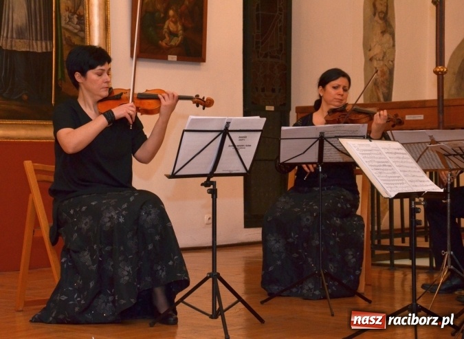 Zdjęcie w galerii na portalu naszraciborz.pl: Przedświąteczne muzyczne klimaty w Muzeum  wiadomości z regionu