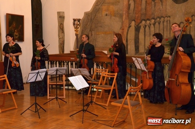 Zdjęcie w galerii na portalu naszraciborz.pl: Przedświąteczne muzyczne klimaty w Muzeum  wiadomości z regionu
