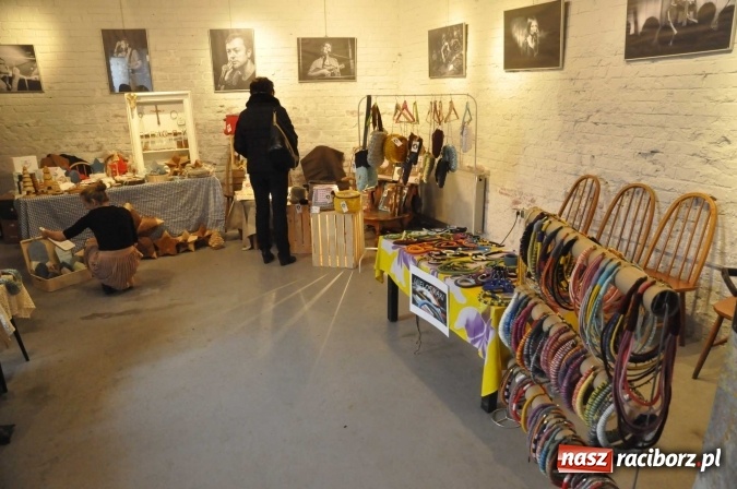 Zdjęcie w galerii na portalu naszraciborz.pl: Nie wyborcza, ale najprawdziwsza swojska, czyli BioBazar i kiełbasa radnego na Końcu Świata  wiadomości z regionu