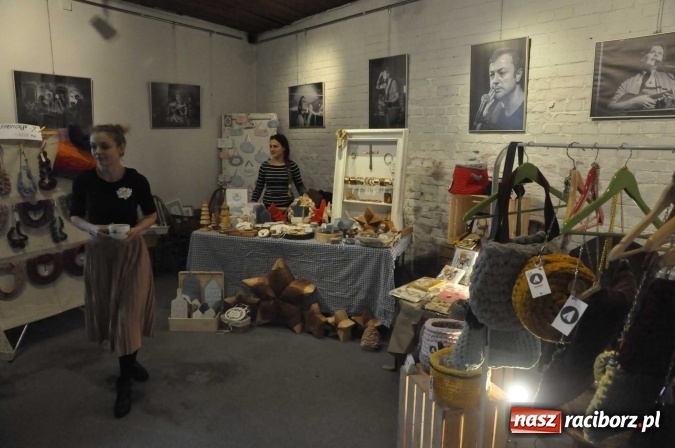 Zdjęcie w galerii na portalu naszraciborz.pl: Nie wyborcza, ale najprawdziwsza swojska, czyli BioBazar i kiełbasa radnego na Końcu Świata  wiadomości z regionu