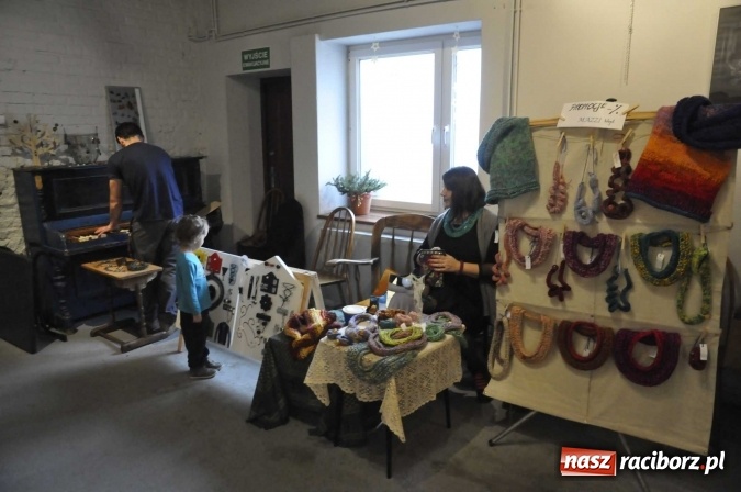 Zdjęcie w galerii na portalu naszraciborz.pl: Nie wyborcza, ale najprawdziwsza swojska, czyli BioBazar i kiełbasa radnego na Końcu Świata  wiadomości z regionu