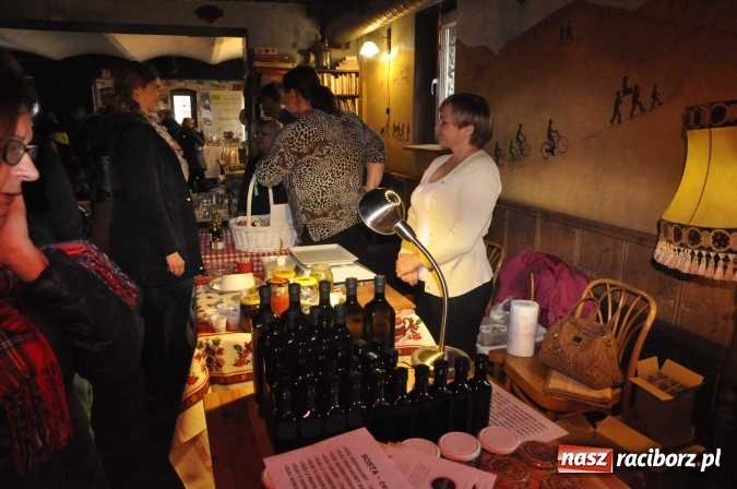 Zdjęcie w galerii na portalu naszraciborz.pl: Nie wyborcza, ale najprawdziwsza swojska, czyli BioBazar i kiełbasa radnego na Końcu Świata  wiadomości z regionu