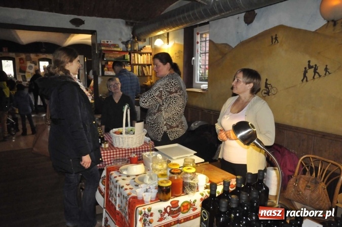 Zdjęcie w galerii na portalu naszraciborz.pl: Nie wyborcza, ale najprawdziwsza swojska, czyli BioBazar i kiełbasa radnego na Końcu Świata  wiadomości z regionu